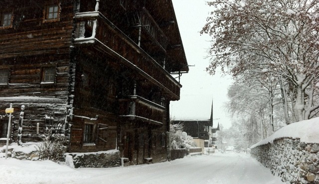 Holiday Apartment "Geigerhaus 500 Jahre - Maisonette" with Mountain View, Shared Terrace & Wi-Fi in Stuhlfelden