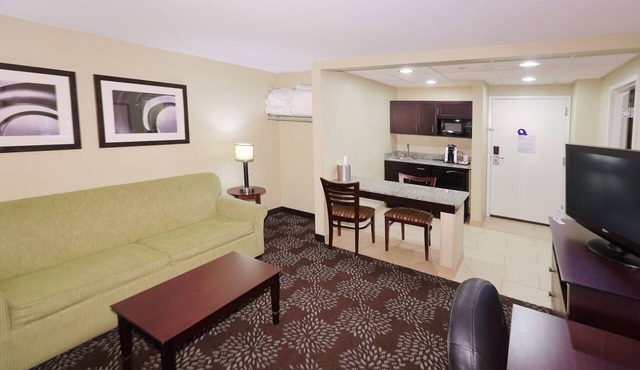 Holiday Inn Express & Suites Pittsburgh West - Greentree by IHG in Pittsburgh