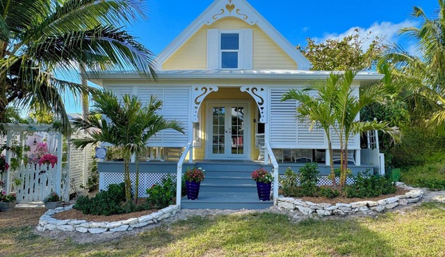 Honeymoon Villa - Enchanting Retreat for Couples in Hope Town Village! in Elbow Cay