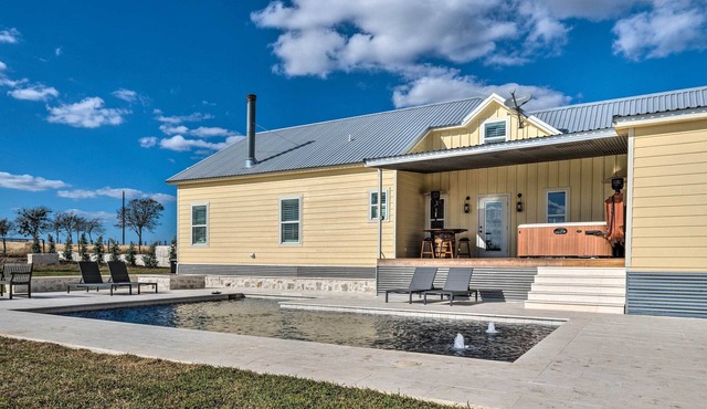 Hot Tub & Game Room! Family Schulenburg Retreat in Schulenburg