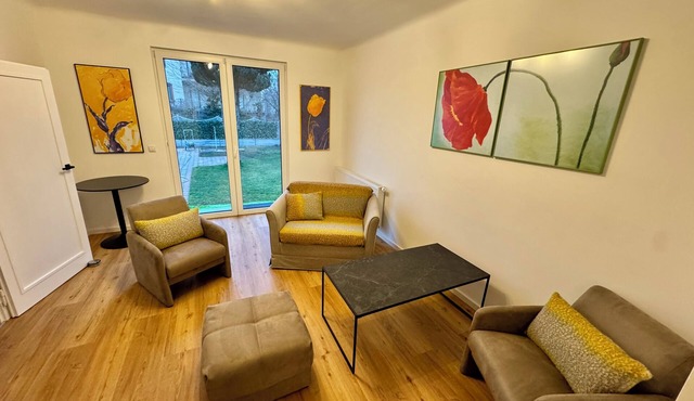 House with garden and pool near the Danube in Vienna. Quiet location. In the middle of the leisure area in Wien