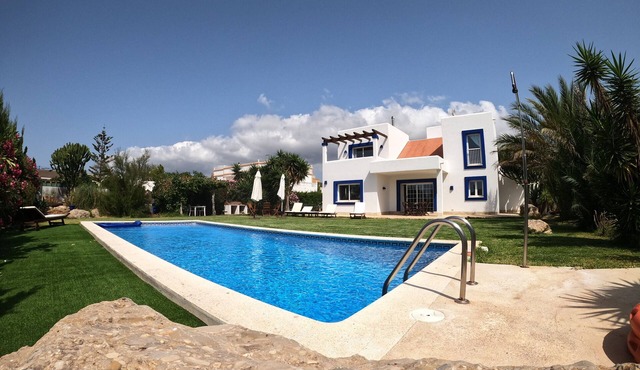 House with pool and garden ideal for families in Sant Jordi
