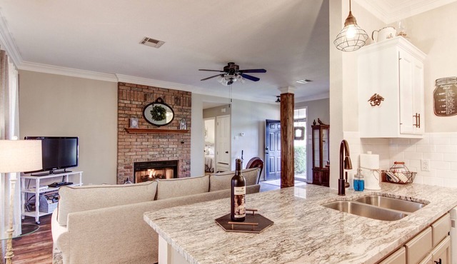 JoyHouse-Waco convenient to Baylor, Silos and great restaurants! in Waco