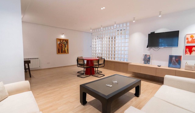 Lake City | 1BR Design Apt · Berges du Lac