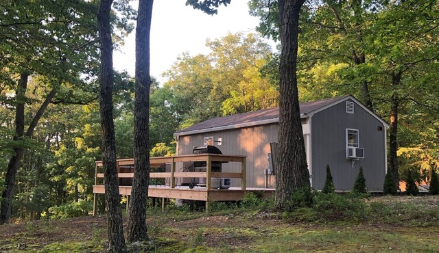 Lost River Tiny House, dog-friendly + hot tub in Mathias