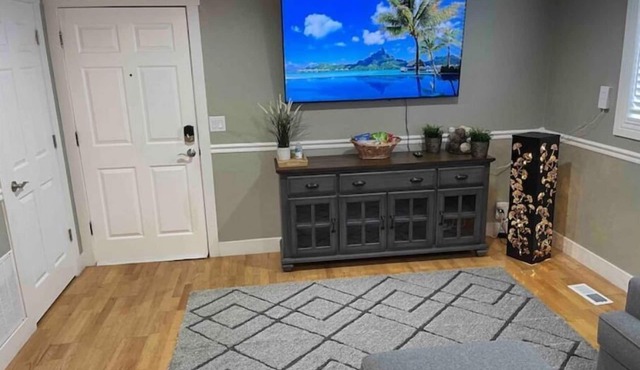 Lovely quiet 2 bedroom rental with free parking in Salt Lake City