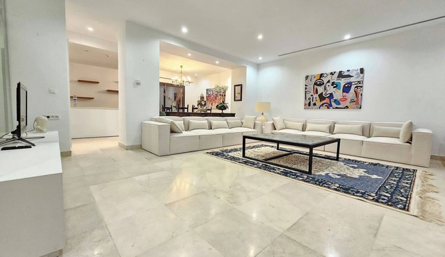 Luxurious 7-Bedroom Villa in La Marsa, Tunisia - Modern Comfort & Elegance