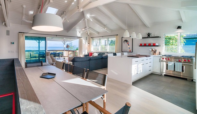 Luxury Beachfront home on Hanalei Bay with A/C in Hanalei
