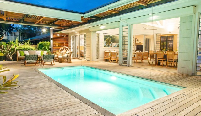 Luxury Beachfront Villa Private Pool, Beach, AC, Calm Lagoon