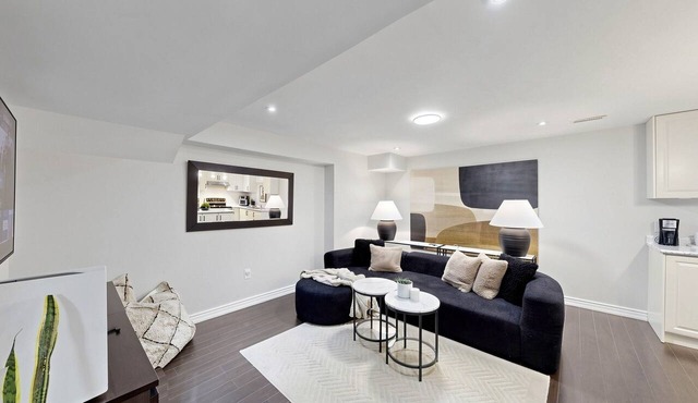 Luxury Pickering- 5 BR w/Gym and Near Highway in Pickering