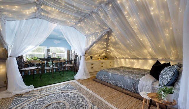 Magical Midsummer Night Glamping Loft w Bikes in Jacksonville