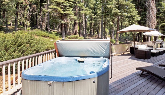 Marie's Getaway - Pool table * Private beach access * HOT TUB in Tahoe City