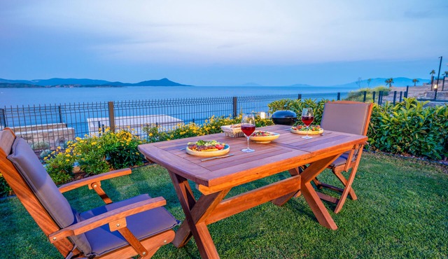 Muğla Bodrum'da Denize Sıfır Ve Özel Plajlı, Konforlu Lüks Kiralık Villa in Bodrum
