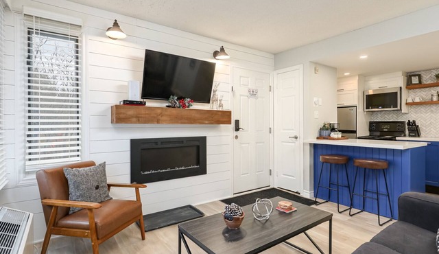 Newly Renovated Studio at the Base of Blue Mountain in The Blue Mountains
