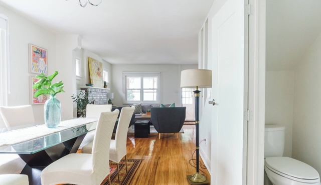 Oasis 3-bedroom house in the Beaches with AC and WiFi in Toronto in Toronto