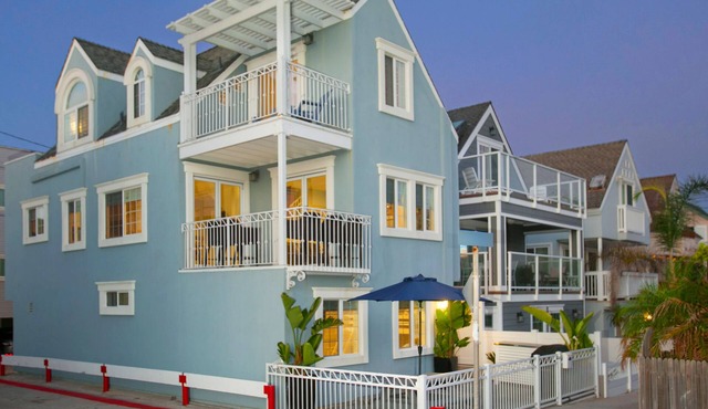 Ocean Views - SEAGIRT RETREAT- 4 BD/4 BTH - Air Conditioning - Family Getaway in San Diego