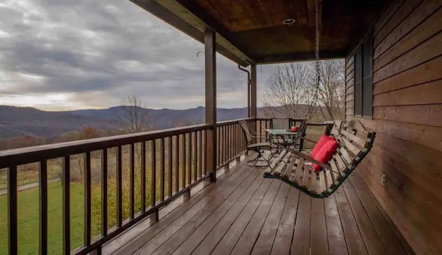 Ranch Home w/Rolling Hill Views & Hot Tub in Harman