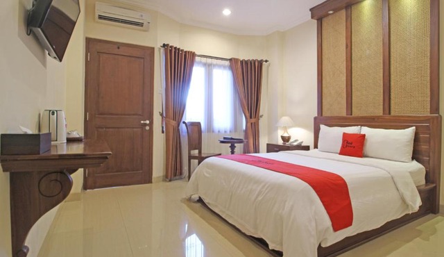 RedDoorz Premium At The Garden Suites Solo in Solo