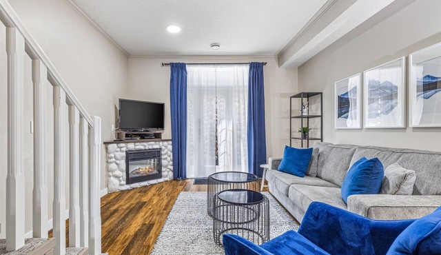 Relaxing Chalet - Heated Pool & Hot Tub - Pet Friendly in Canmore