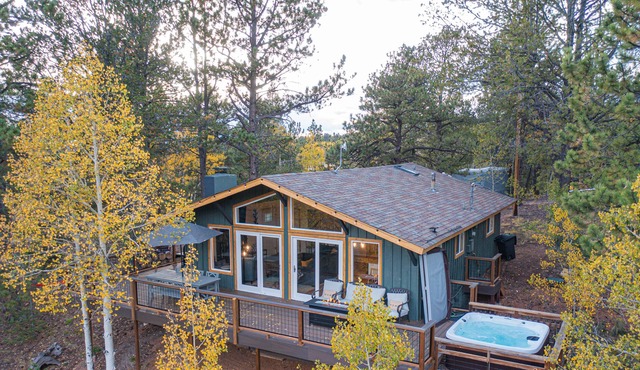 Renovated mountain-view cabin with hot tub, huge deck, grill, & fireplace in Divide