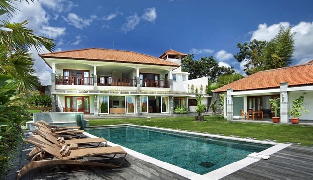 Rent a Luxury Villa in Bali Close to the Beach, Bali Villa 2054 in Canggu