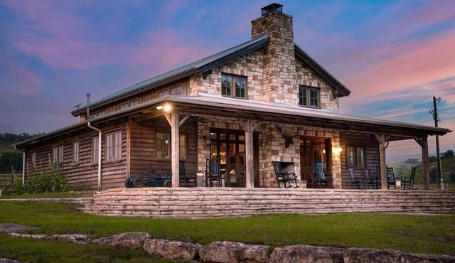 River Hill Ranch, Pet friendly, Fireplace in Blanco