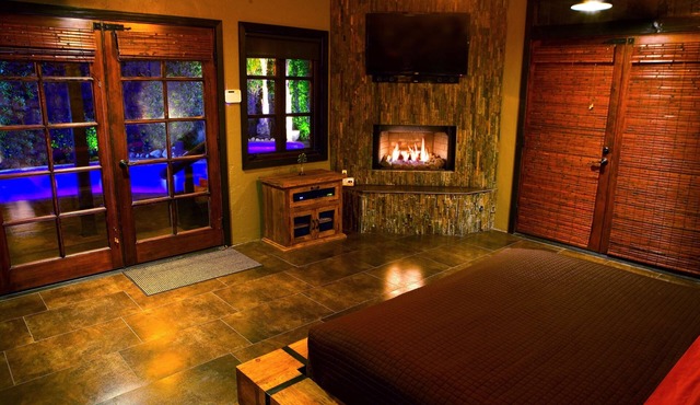ROMANTIC GETAWAY FOR 2! NOTHING ELSE LIKE THIS IN THE ENTIRE VALLEY! in Palm Springs