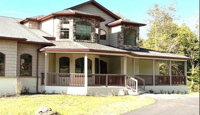 Serene Haven-An Exotic Villa with Hot Tub in Albrightsville