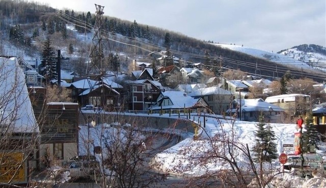 Slope Side-Old Town-Ski In/Out, Free Underground Parking, Newly Remodeled in Park City