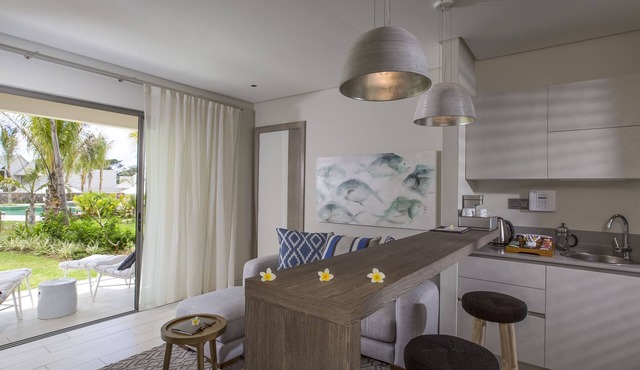 The Bay Club at Anahita