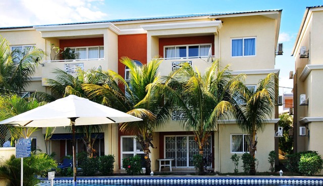 Top-Floor 2BR 2BTH Apartment | Large Pool View | 10 Min Walk to Beach