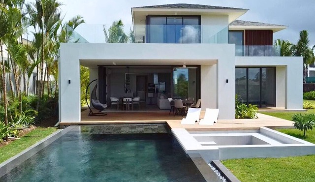 Villa Azuri - with a private pool and garden