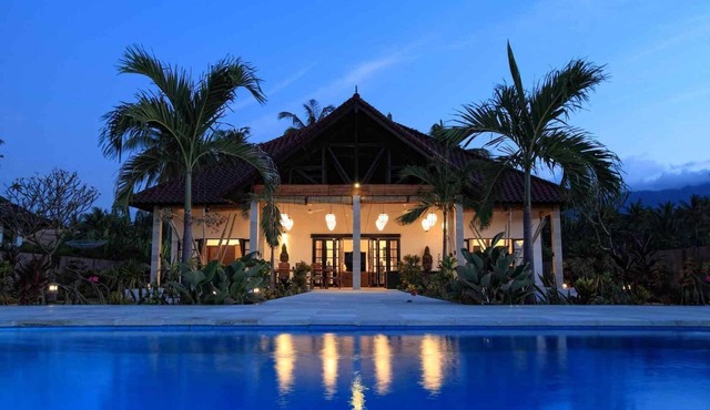 Villa Bima Sena- Luxury Beachfront Villa with Private Pool, Chef & Staff (2-6 p) in Brong Bong