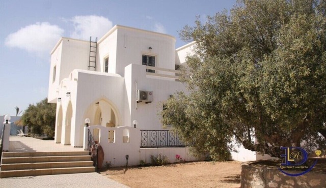Villa de Standing Lotus 300m2, Sans Vis-a-vis, Piscine, Close, 1km de la Plage