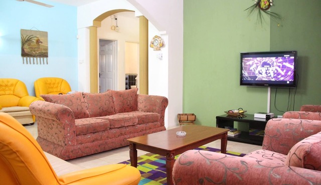 Villa with waterfall at the pool, ideal for large families, couples and friends.