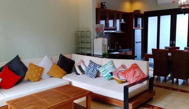 Vintage 3-Bedroom Villa with Plunge Pool in Tumbak Bayuh