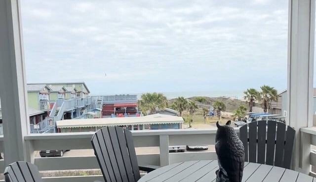 Wake Up to Ocean Breezes: Elevator Access, Beach Views, and a Boardwalk to Paradise. in Port Aransas