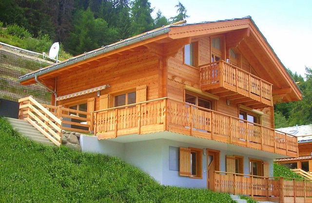 A luxurious 12 person chalet with superb view. in Vex