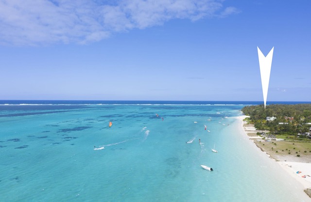 Charming Villa Pointe D'Esny feet in the water on garden and beach, quiet, wifi