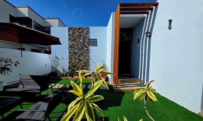 Grand-Baie Villa | Wave Rock Villa: Cozy, Modern & Well-Equipped Retreat in the Heart of G.Baie.