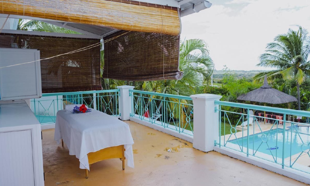 Trou d'Eau Douce House | Holiday home "Villa Radani" swimming pool and garden