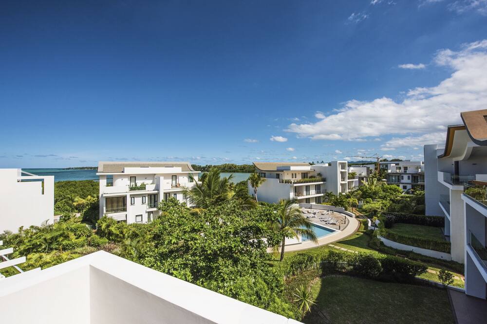 Roches Noires Apartment | Azuri Residences by Life in Blue