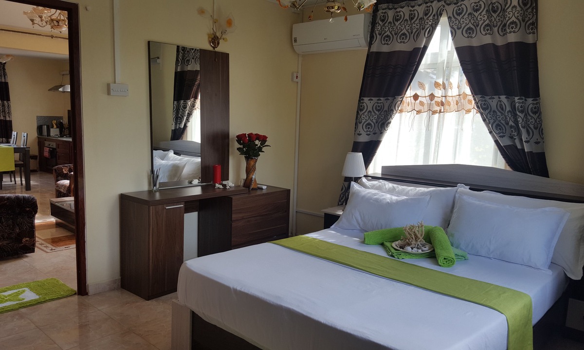 Grand River South East House | Riverside Holiday Home