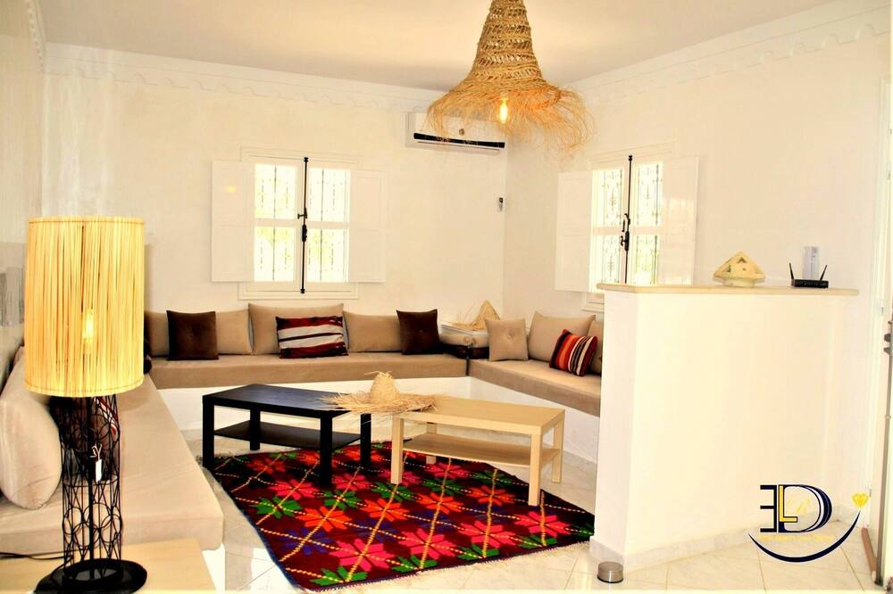 Photo of Livingroom in Aghir