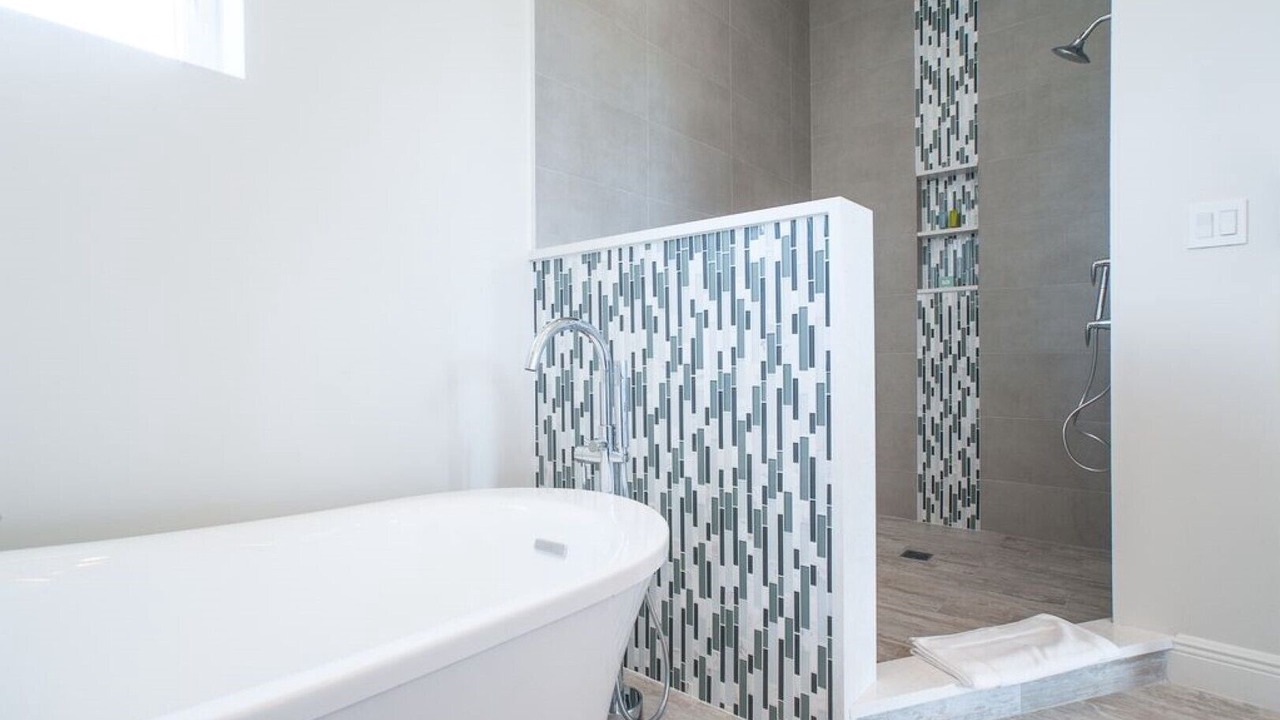 Photo of Bathroom in West Bay