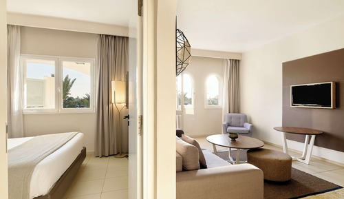 Suite, Pool View