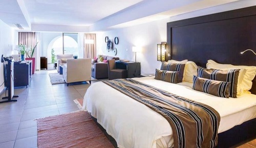 Junior Suite, 1 King Bed with Sofa bed, Sea View