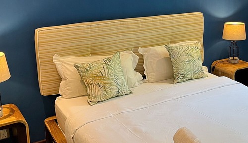Luxury Apartment, 4 Bedrooms, Sea View, Beachfront