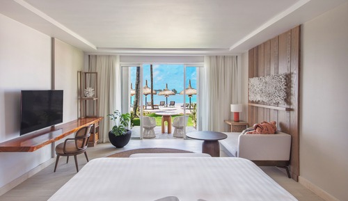 Hibiscus Beachfront Junior Suite King