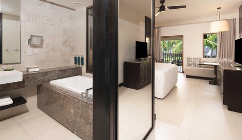 Grand Room, 1 King Bed, Ocean View (Deluxe)